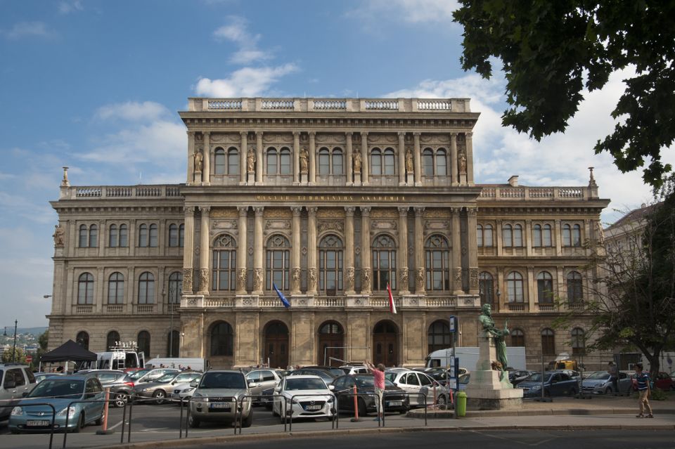 Budapest Walking Tour With a Professional Local Guide - Good To Know