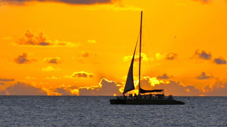 Cambrils: Costa Dorada Sunset Catamaran Cruise With Drinks - Good To Know