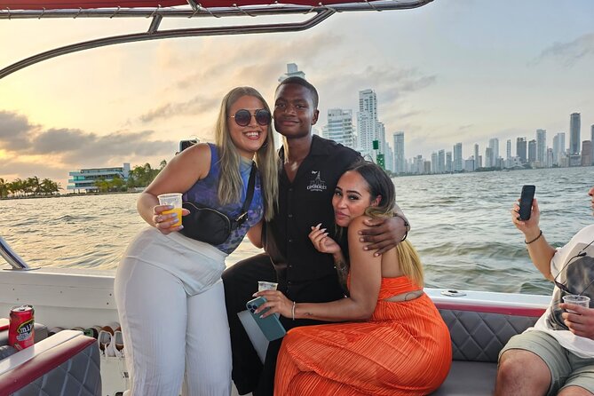 Cartagena:Sunset Boat Party Caribbean Restaurant and Gethsemane Tour