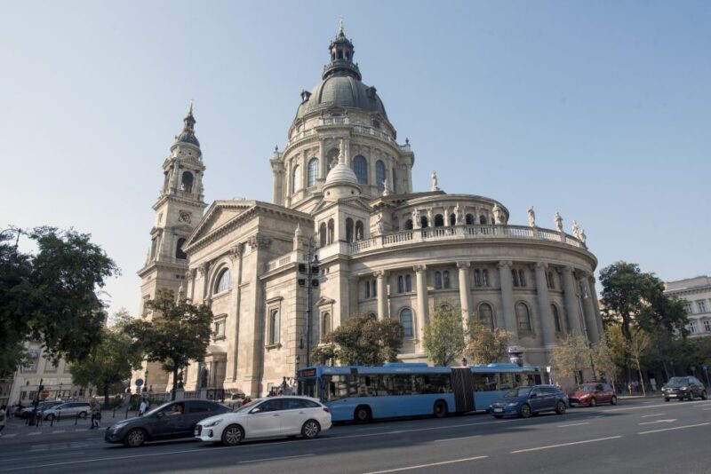 Castle District & Pest Driving Tour With Danube River Cruise - Good To Know