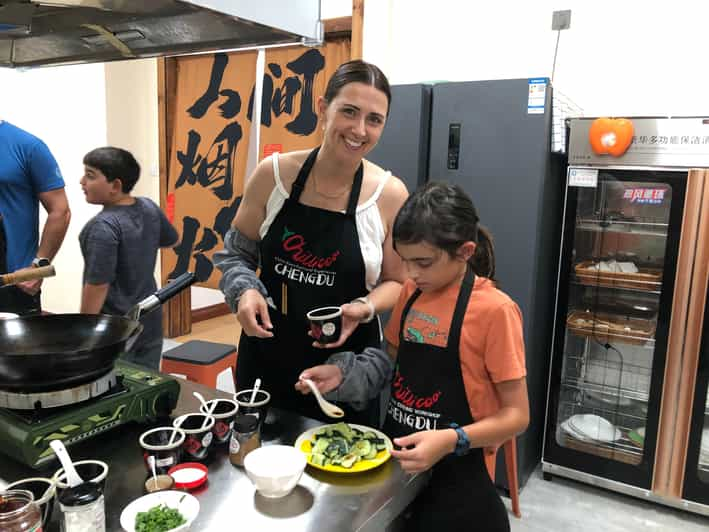 Chengdu: Cooking Class With Fresh Market Half Day Experience - Good To Know