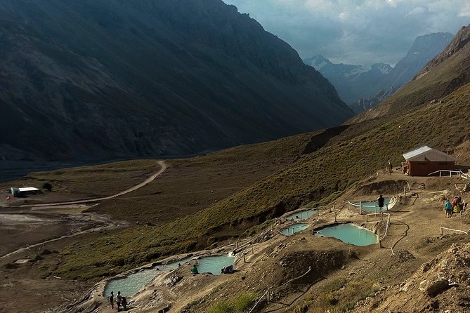 Colina Hot Springs, 4x4 Cars and Outdoor Barbecue! - Good To Know