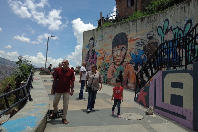 Comuna 13, Symbol of Transformation. Half Day Tour