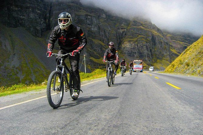 Death Road by Bike -Full Suspension- - About Your Stay