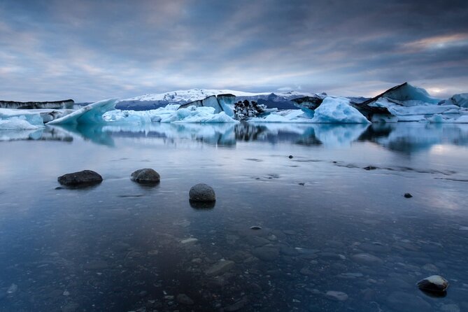 Diamond Beach & Jökulsárlón Floating Glacier Guided Day Tour - Key Points