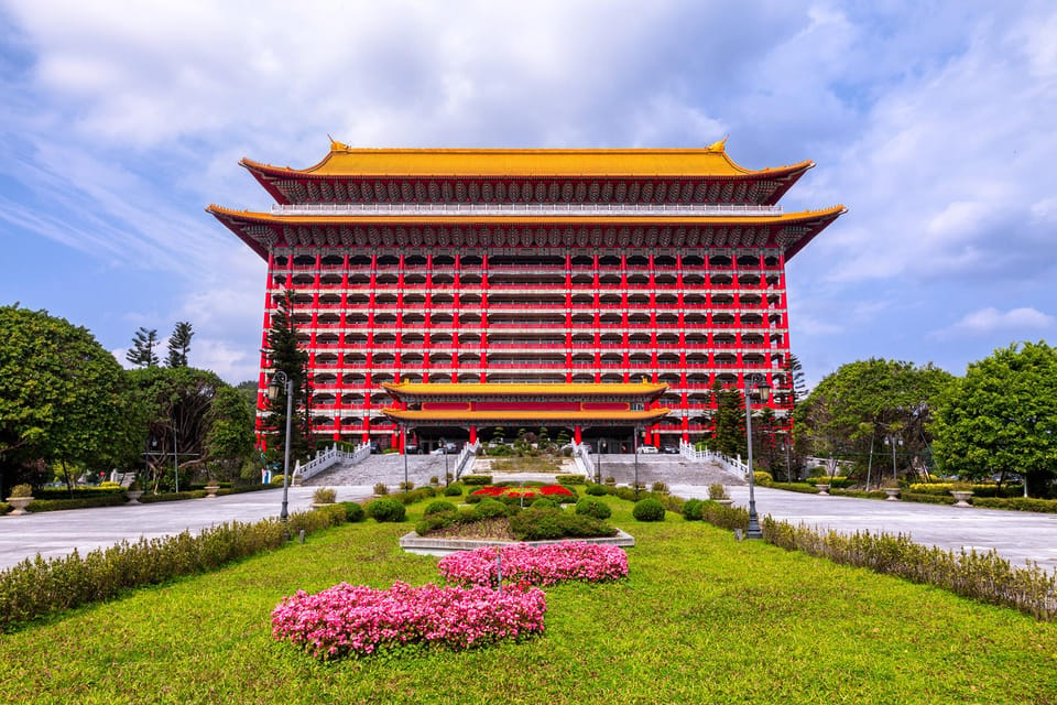 🧑🏻‍💼 Private Tour: Classic Taipei Timeless Treasures Tour - Key Points