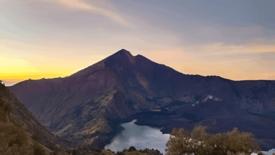 From Senaru: Mount Rinjani Trekking Tour 2 Days