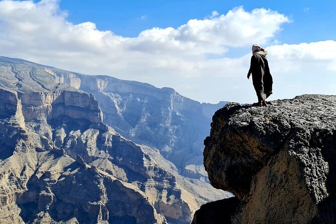 Full Day Private Tour to Nizwa and Jebel Shams From Muscat - Wandering Through Al Hamra