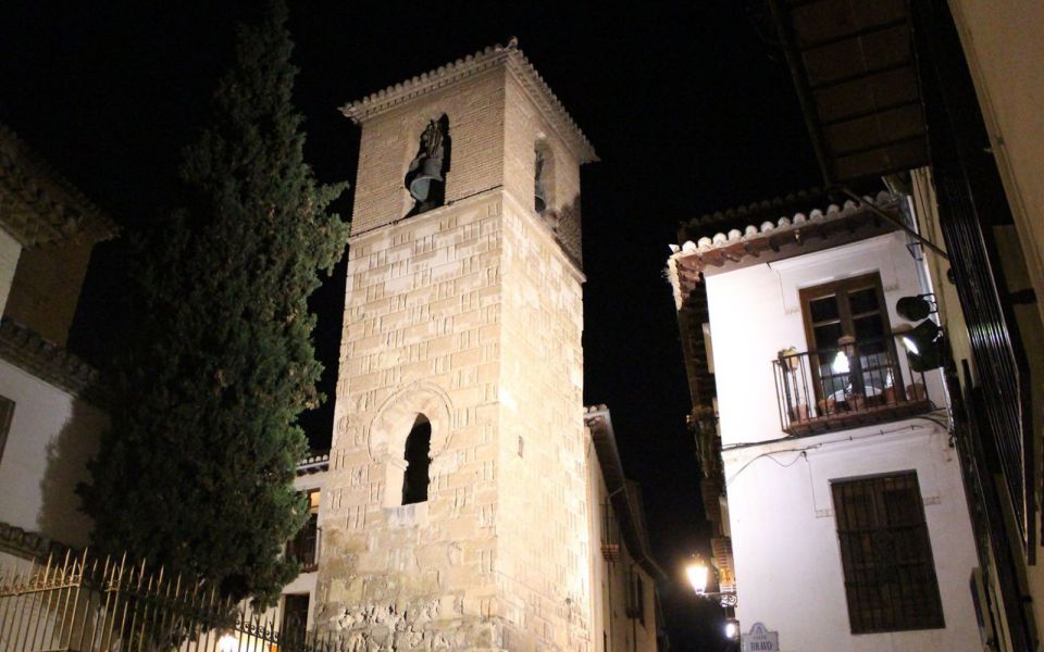 Granada: Albaicín in the Dark Walking Tour - Good To Know