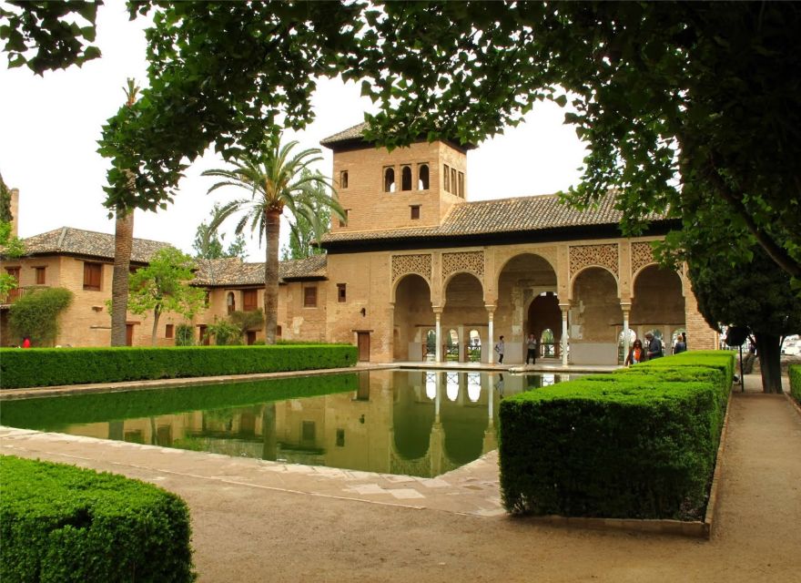 Granada: Alhambra and Generalife Gardens Guided Tour - Good To Know