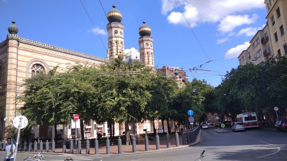 Jewish Quarter & Synagogues With Personal Stories - Good To Know