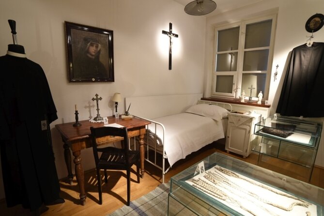 Krakow: Pope John Paul II History: Guided Tour - Home & Sanctuary - Tour Overview
