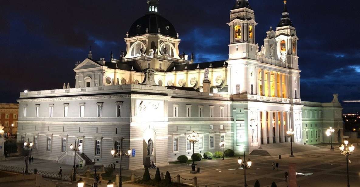 Madrid: Enchanted Evening Walking Tour in Spanish - Good To Know