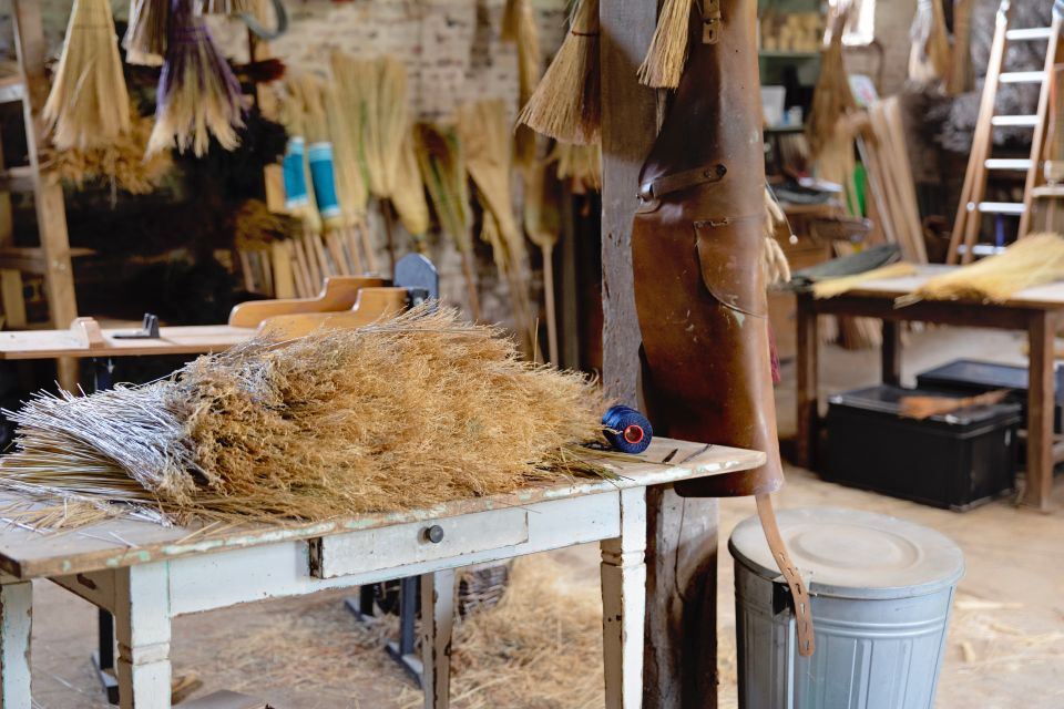 Make Your Own Keyboard Brush at a Traditional Workshop - Key Points