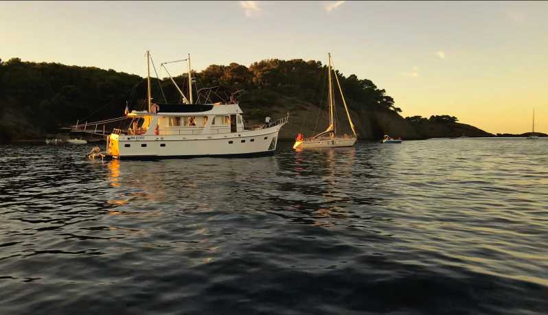 Marseille: Unforgettable Sunset Private Boat Experience - Key Points
