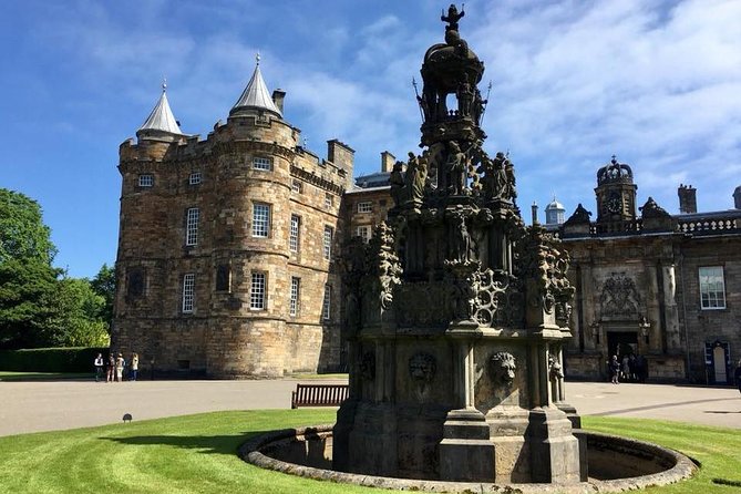 Outlander Walking Tour of Edinburghs Old Town - Exploring Outlander Locations