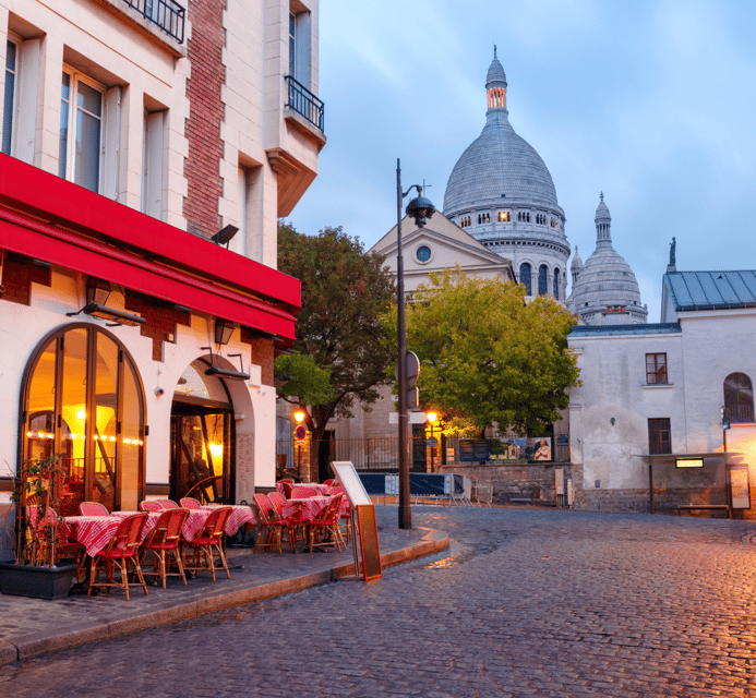 Paris: Montmartre Night Walking Tour, Dinner & Cabaret Show - Key Points