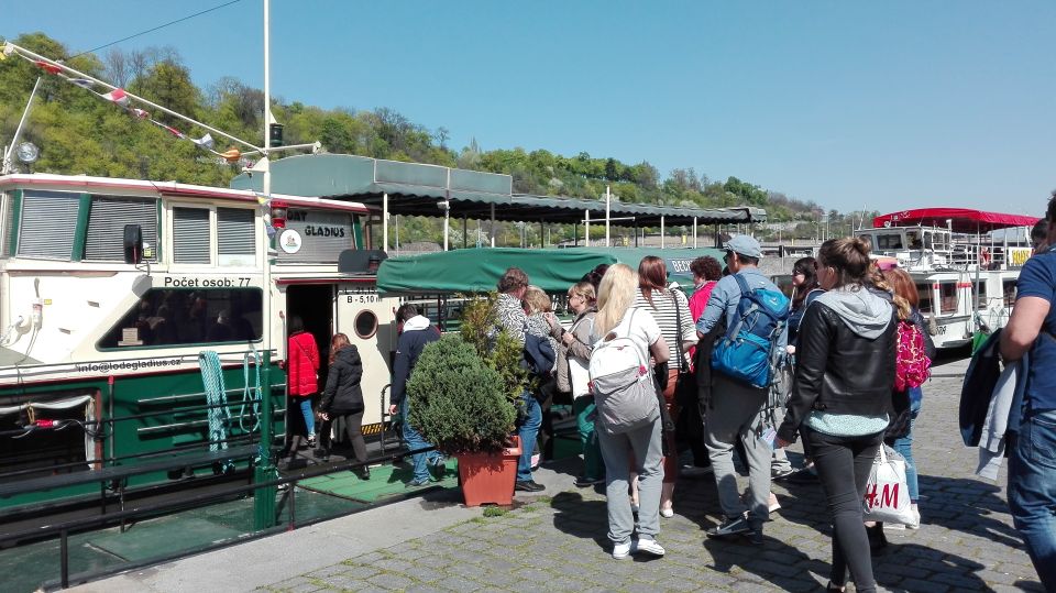 Prague: 3-Hour Evening River Cruise With Dinner - Good To Know