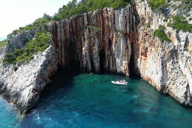 Private Boat Tour of Red Rocks & Pakleni Islands - Good To Know