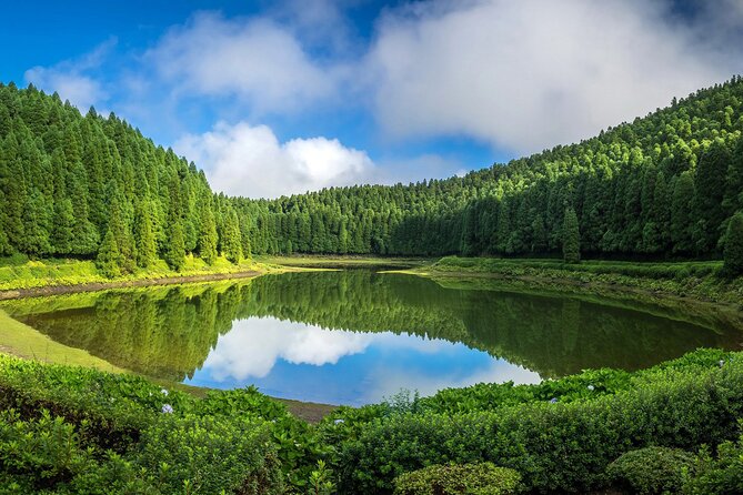 Private Car: Sete Cidades & Lagoa Do Fogo & Pineapple Plantation - Key Points