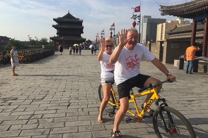 Private Family Tour to See Pandas and Chinas Golden Cities