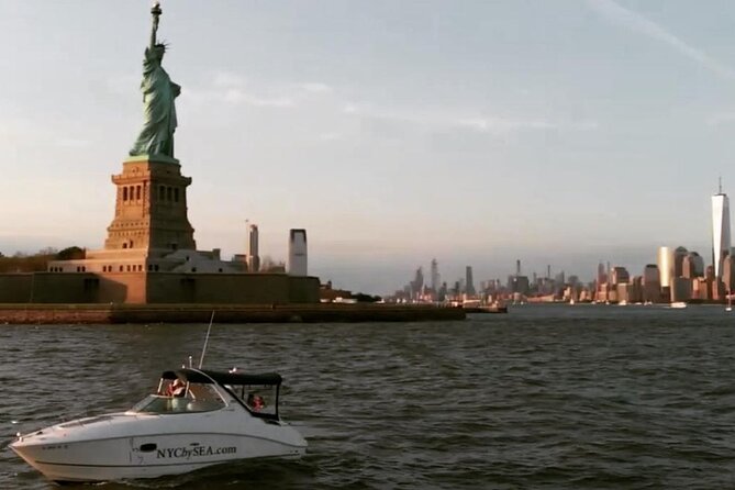 Private Luxury Daytime Boat Tour in New York City - 1 Hour - Highlights of the Tour