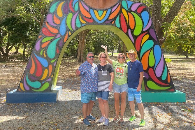 Private Roatán Island Tour: Visit to Rum and Chocolate Factory