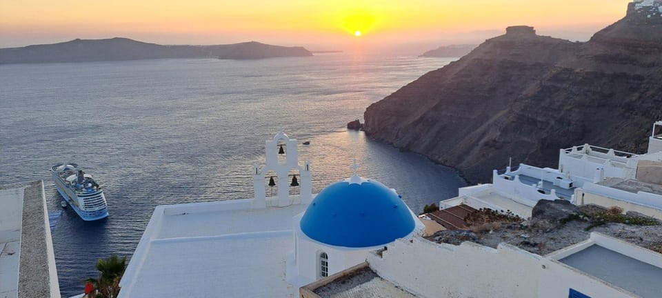 Santorini: Private Tour in Spanish With Local Guide - Good To Know