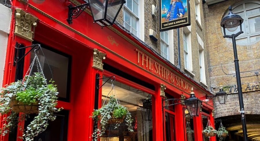 London: Historic Pubs of London Walking Tour