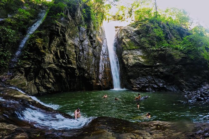 Tamanique Waterfalls , Cliffjumping, Rockclimbing, Hiking and Swimming - Good To Know
