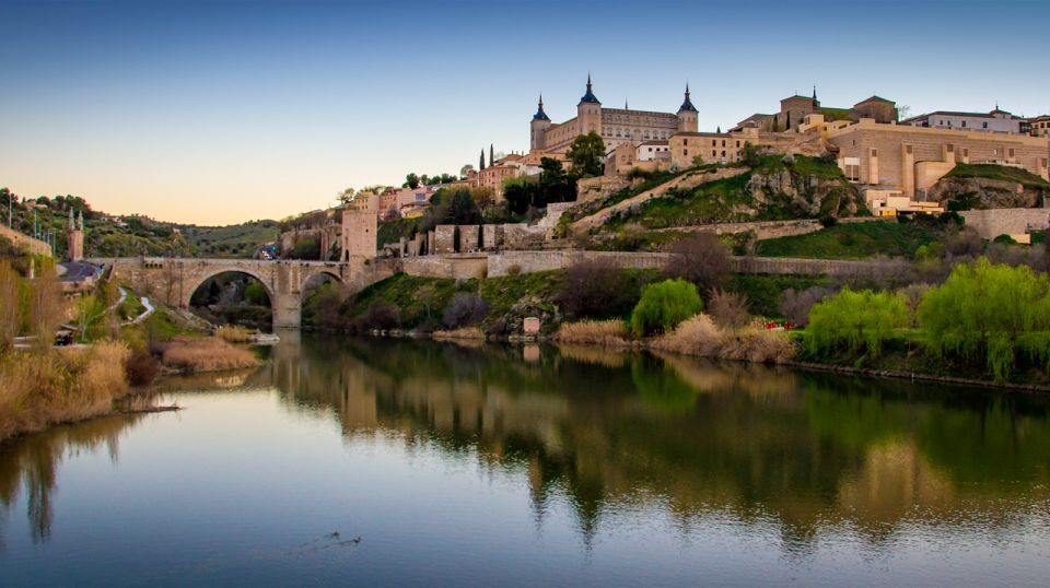 Toledo: Guided Walking Tour to Essential Monuments in Spanish - Good To Know