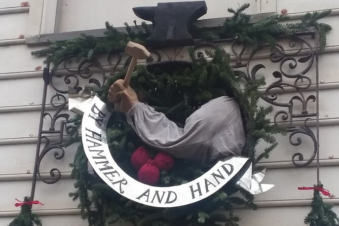 1 Hour Christmastide Walking Tour in Virginia Past and Present