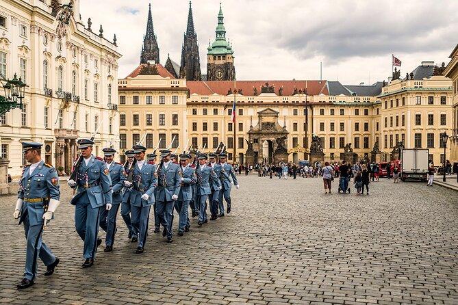 1-Hour Introductory Tour of Prague Castle With Fast-GET Admission Ticket