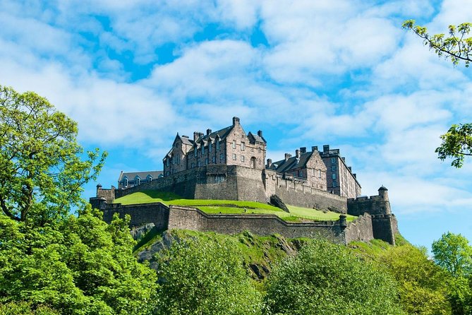 2-Day Edinburgh Tour by Rail With Accommodation, Edinburgh Castle & Bus Tour - Tour Overview