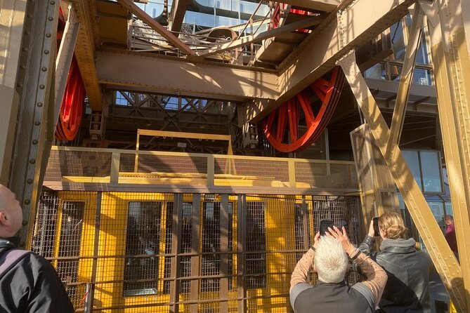 2 Hours Eiffel Tower Guided Tour Paris (Elevator) - Eiffel Tower Tour Overview