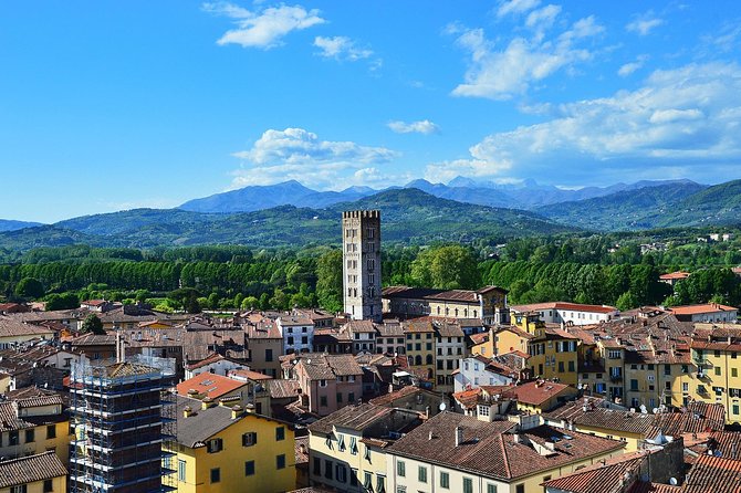 2-Hours Relax Walking Tour Through Lucca - Tour Overview