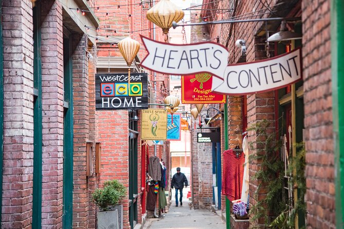 3-Hour Private Walking Tour of Victorias Highlights