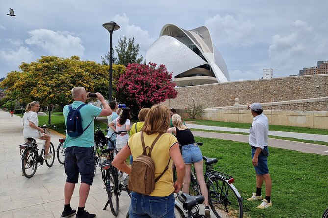 3 Hours Valencia City Bike Tour With a Tasty Surprise