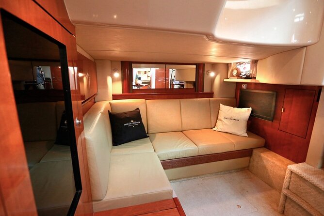 4-Hour Private 40 Sea Ray Yacht Tour to Inha Reef With Open Bar, Food & Snorkel