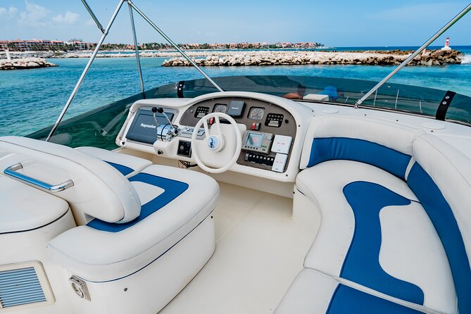 5-Hour 2-Stop Private 50 Azimut Yacht Tour With Food, Open Bar & Snorkeling