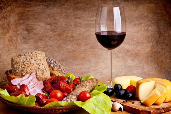 6 Hours Private City Tour of Budapest With Winetasting and Danube Evening Cruise