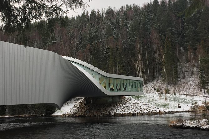 7 Hours Private Limousine Tour Combined Oslo & Tyrifjord Including the Twist