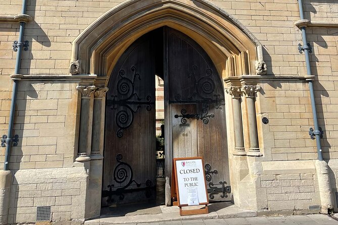 A Guide to the City of Dreaming Spires: A Self-Guided Audio Tour of Oxford