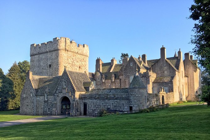 Aberdeen Airport/Train/Harbour Transfer & Private Guided Tour