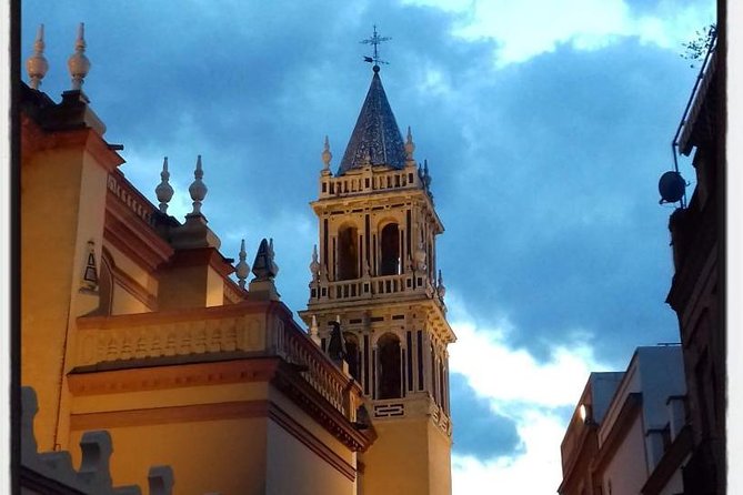 Alcazar, Cathedral, Walk By The River And Triana Private Tour