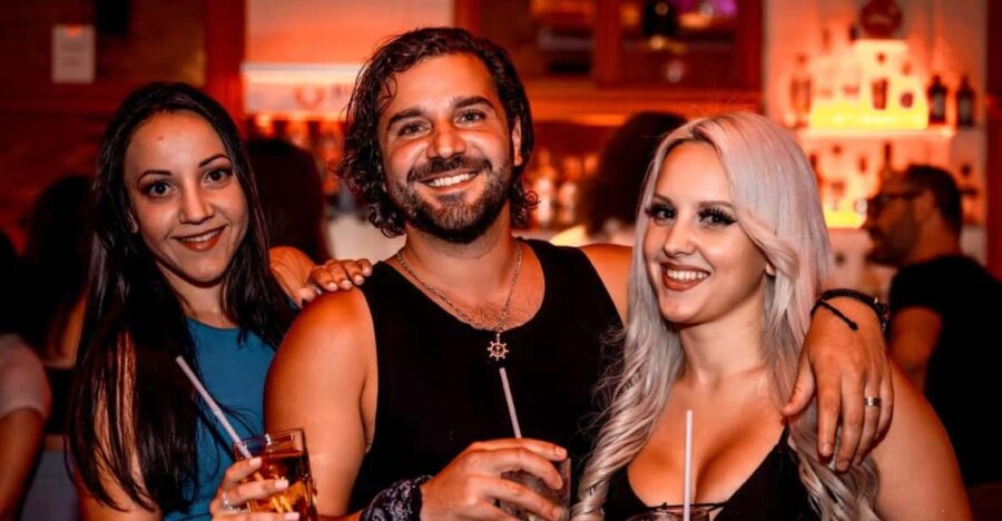 Amsterdam: Private Pub Crawl With VIP Club Entry and Shots