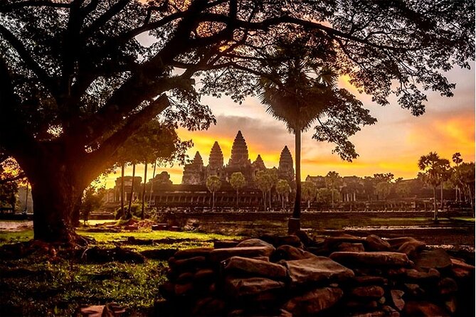 Angkor Wat Sunrise Tour With Small – Group With Tour Guided