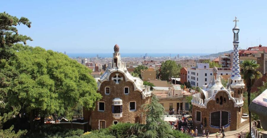 Barcelona: 2-Hours Sightseeing With Private Tour & Transport