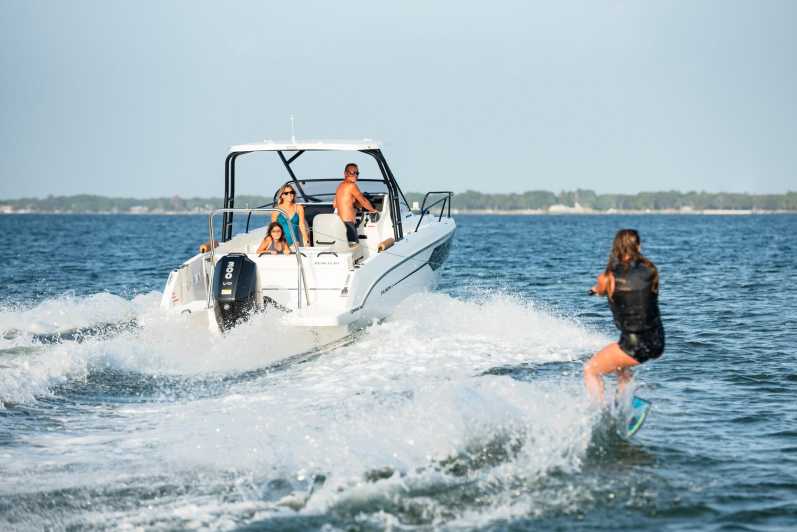 Barcelona: 4-hours Private Tour on a Motorboat