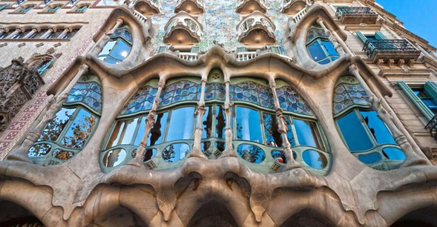 Barcelona: Architectural Wonders Self-Guided Audio Tour